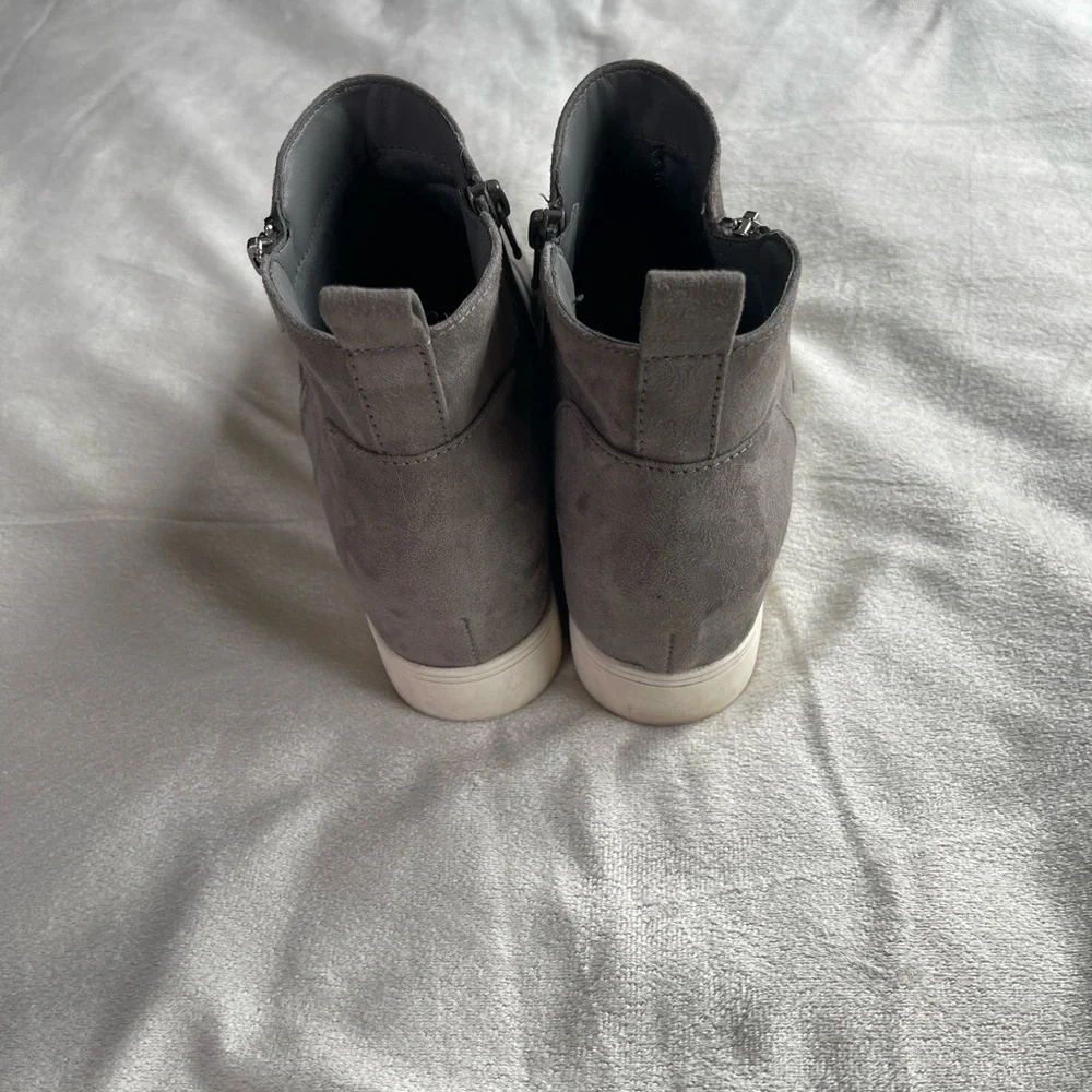 Francesca’s Women’s 8 Nelly 2 Ankle Sneaker Gray Side Zip Round Toe Comfort